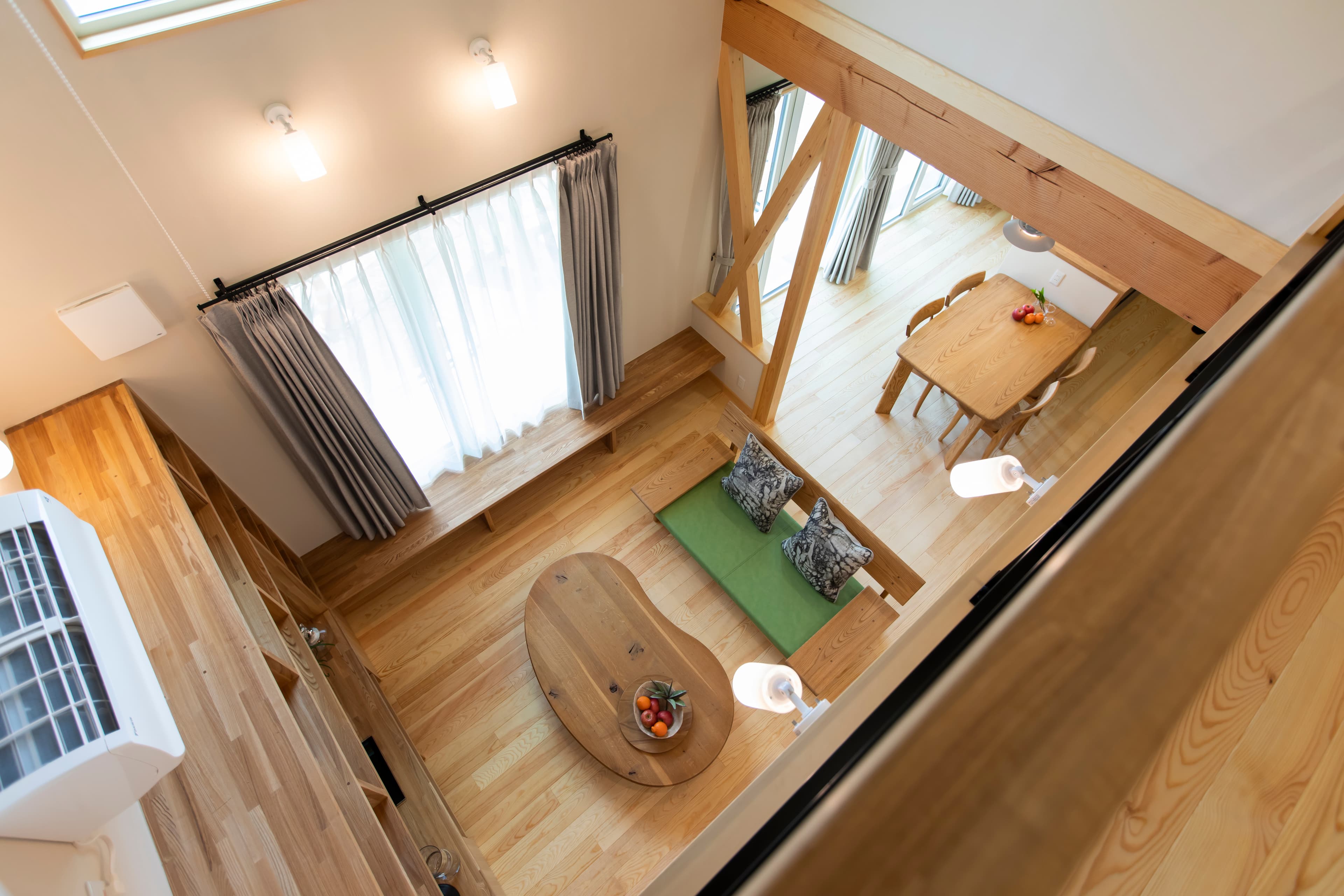 木の温もりを感じるリビング空間