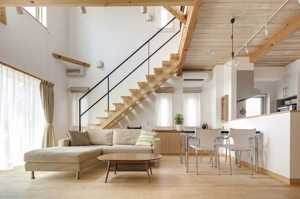 ナチュラル×アイアン ─ 開放感とデザイン性を両立した住まい