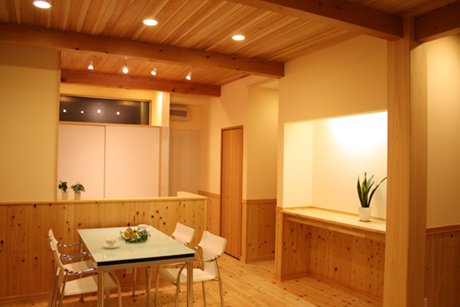 明るいリビングダイニング