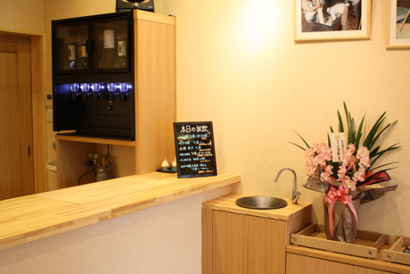 お酒の販売と試飲もできるコーナー