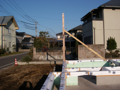 1本柱を建て新年を迎える