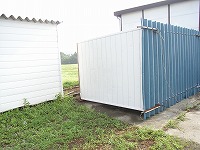 倒れたコンテナ