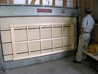 機械での挟み込み