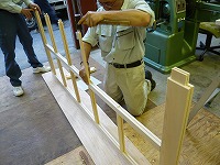 仕上げに向けて作業中