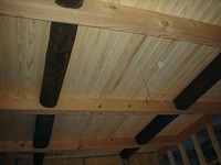 思い出の材料を使ったリビングの天井が完成しました