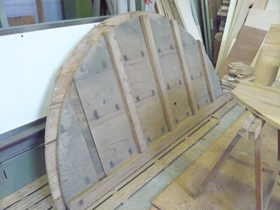 テーブル製作中です