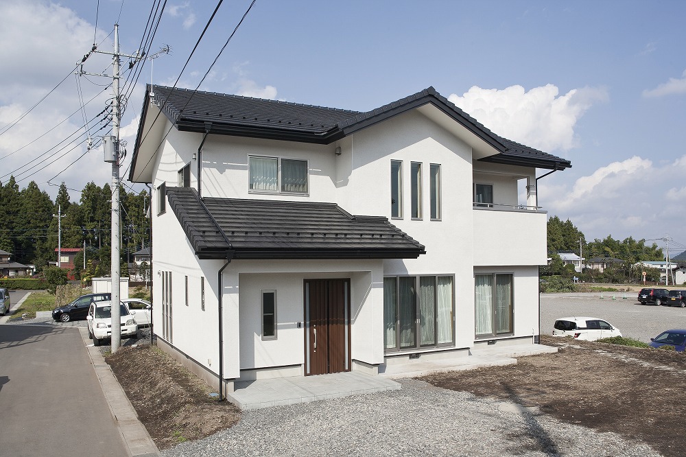 統一感のある造作建具で、木の温もりに包まれる住まい - photo 8