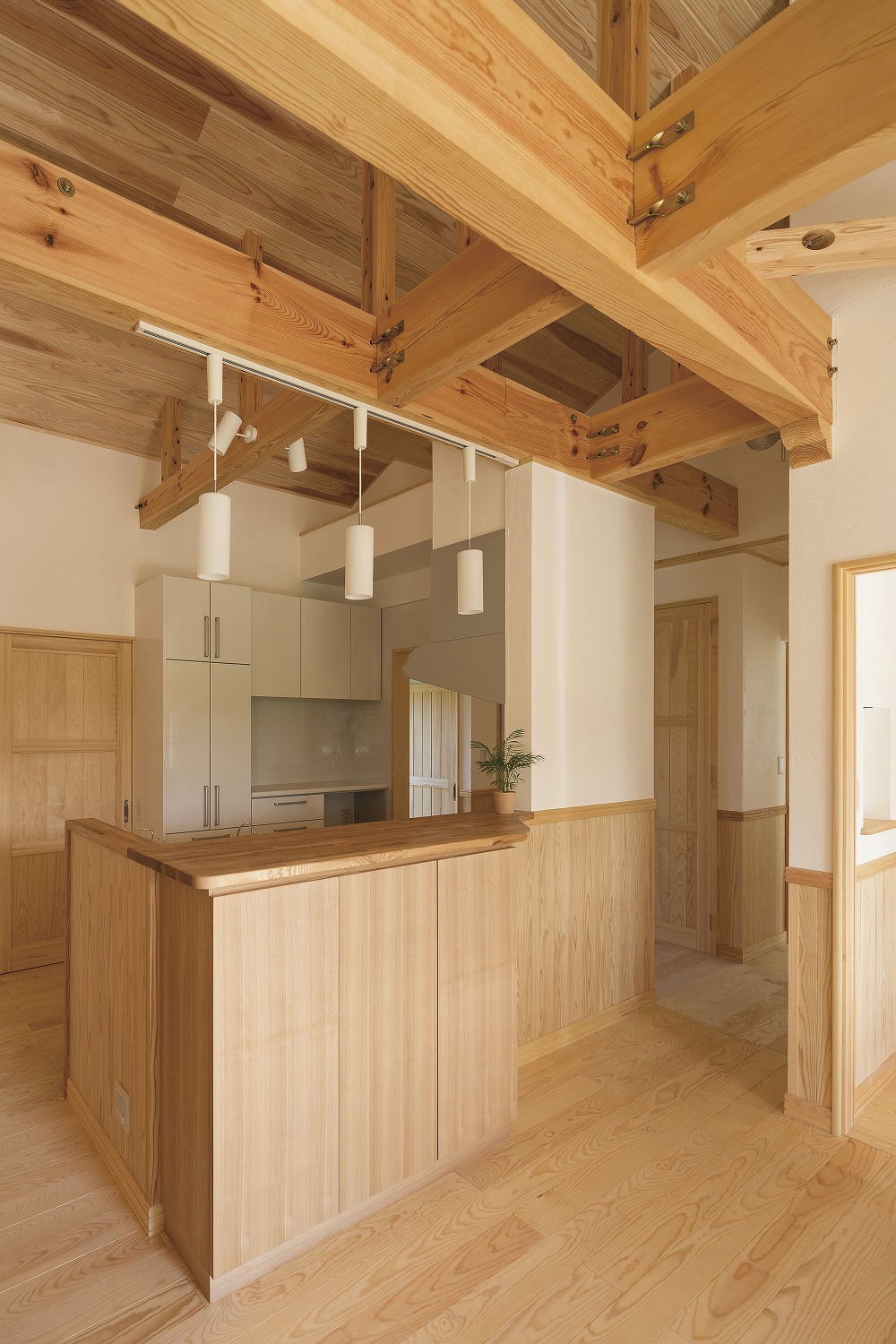 若草色の和室が彩る、梁見せ天井の平屋住宅 - photo 3