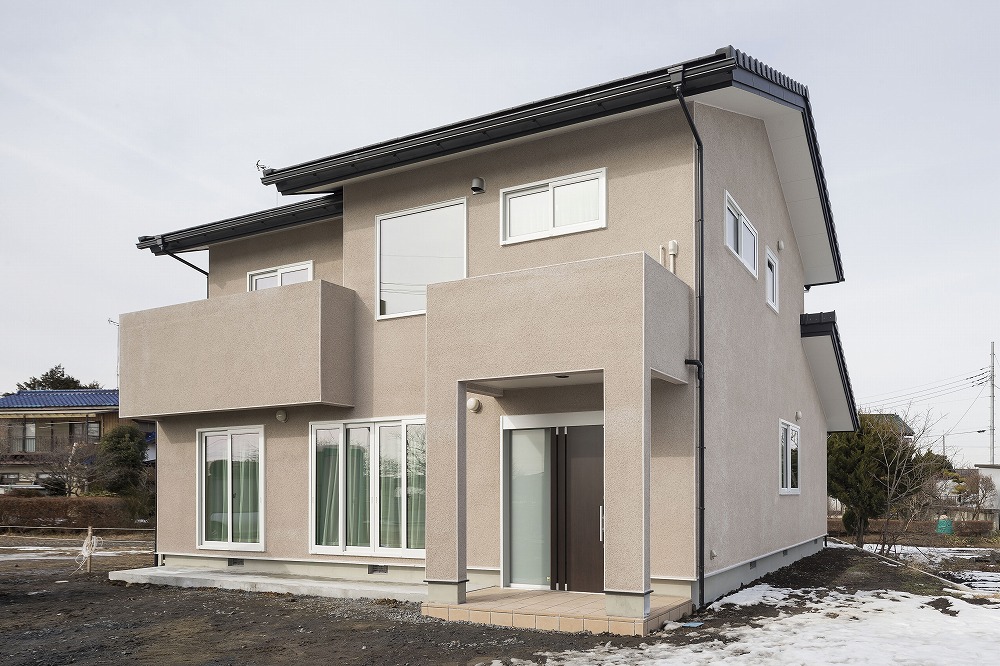 すだれ天井の和室と吹き抜けが調和する住まい - photo 1