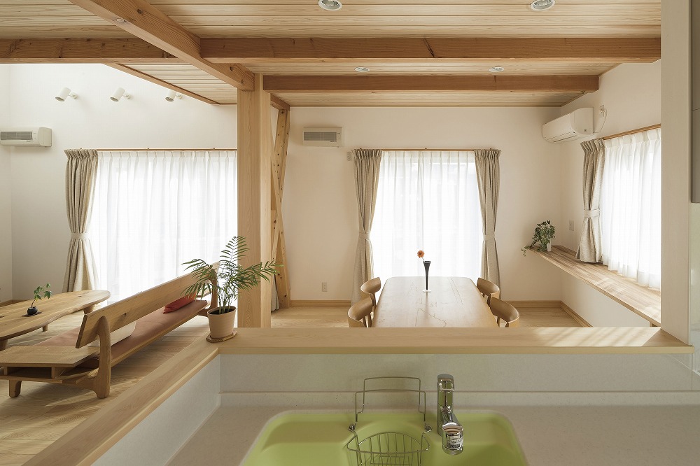 すだれ天井の和室と吹き抜けが調和する住まい - photo 4