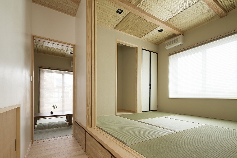 すだれ天井の和室と吹き抜けが調和する住まい - photo 5