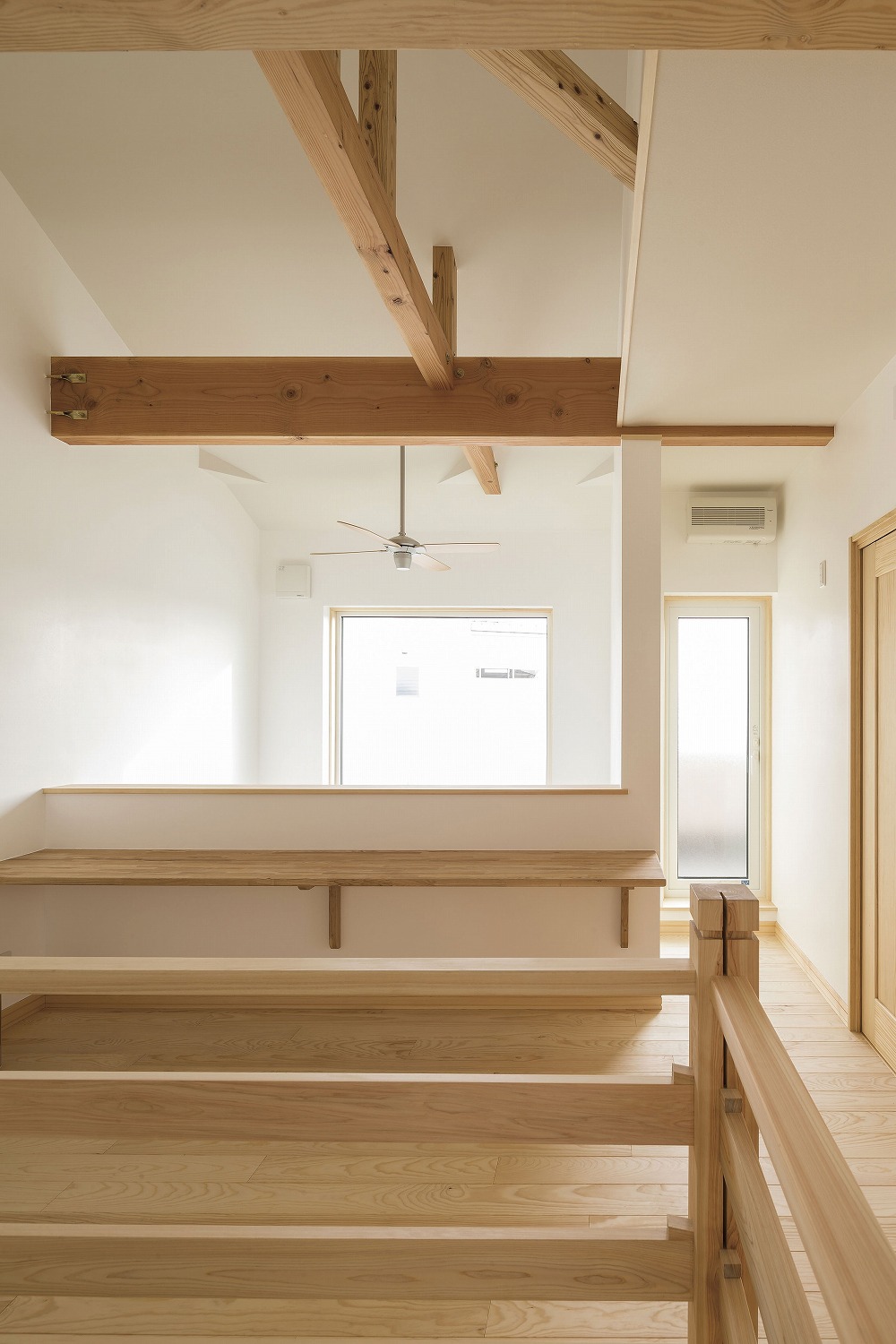 すだれ天井の和室と吹き抜けが調和する住まい - photo 6