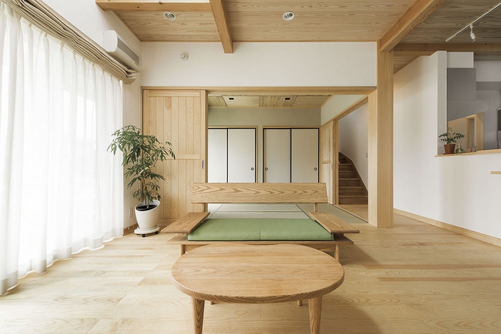 ブランコのある子供部屋と猫くぐり穴 ─ 家族みんなが笑顔になる家 - photo 1