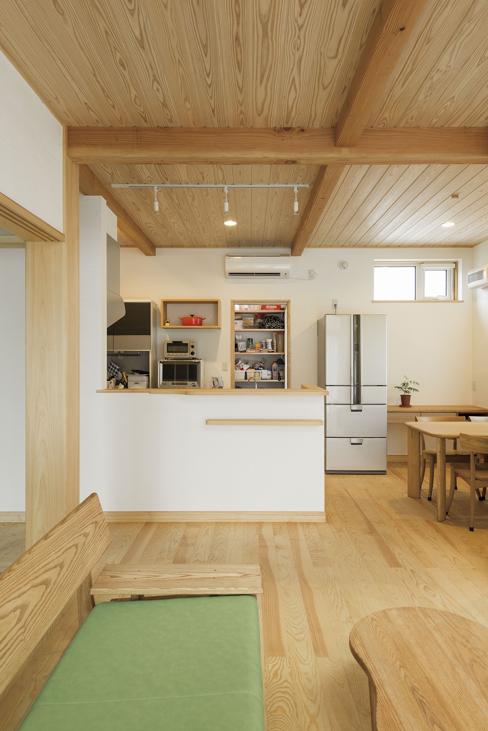 ブランコのある子供部屋と猫くぐり穴 ─ 家族みんなが笑顔になる家 - photo 4