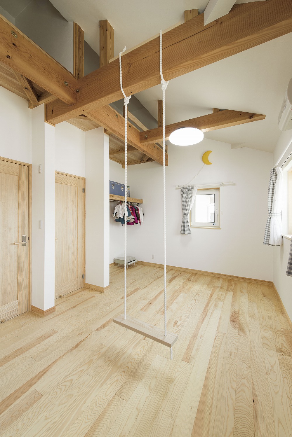 ブランコのある子供部屋と猫くぐり穴 ─ 家族みんなが笑顔になる家 - photo 10