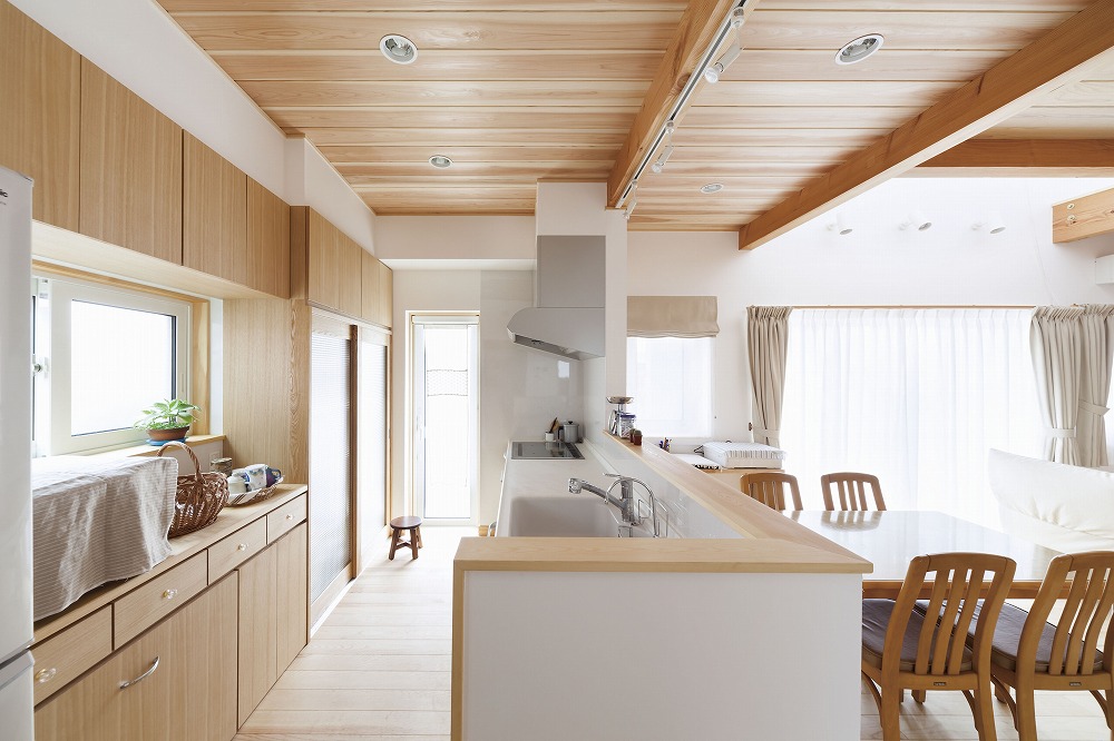 光と木に包まれる、環境に配慮したモダンな住まい - photo 4