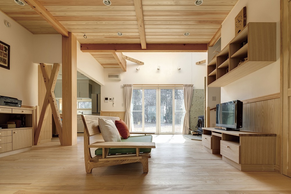薪ストーブと吹き抜けが彩る、ナチュラルモダンな住まい - photo 5