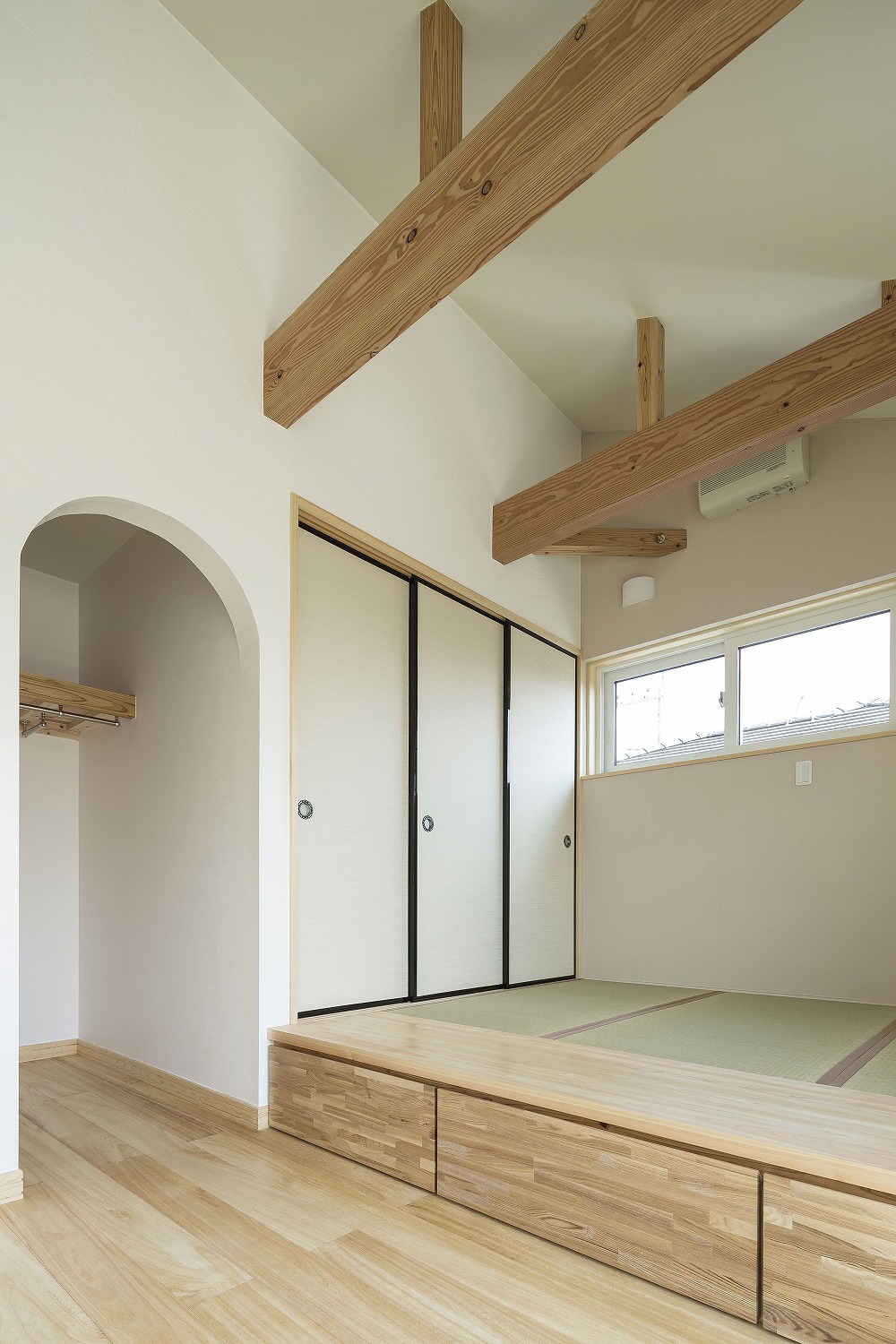 ロフトと吹き抜けが広がる、木の温もりに包まれる住まい - photo 4