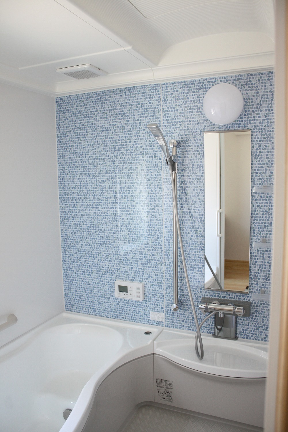 ロフトと吹き抜けが広がる、木の温もりに包まれる住まい - photo 12