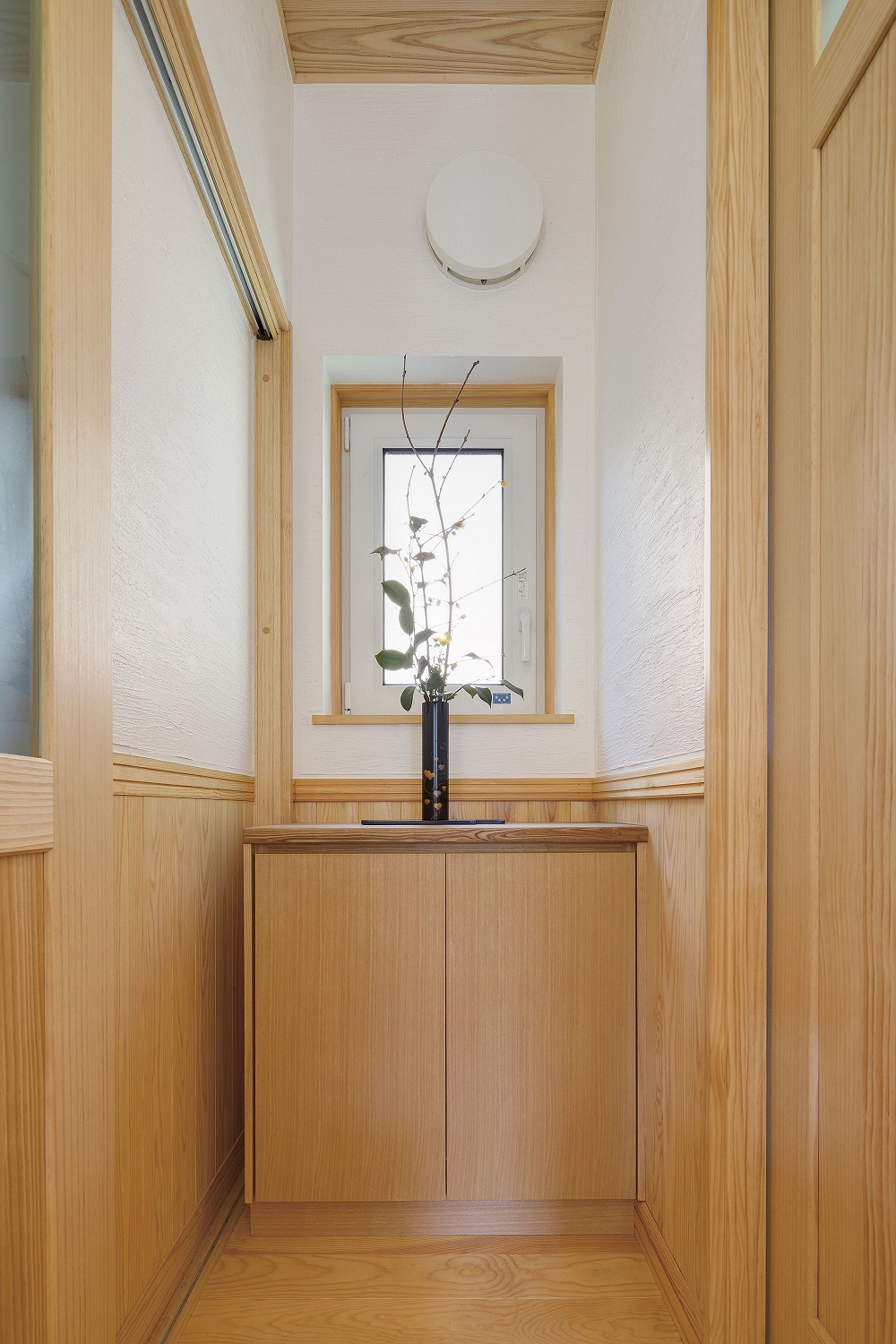 自在鉤と網代天井が印象的な、木の温もりに包まれる住まい - photo 6