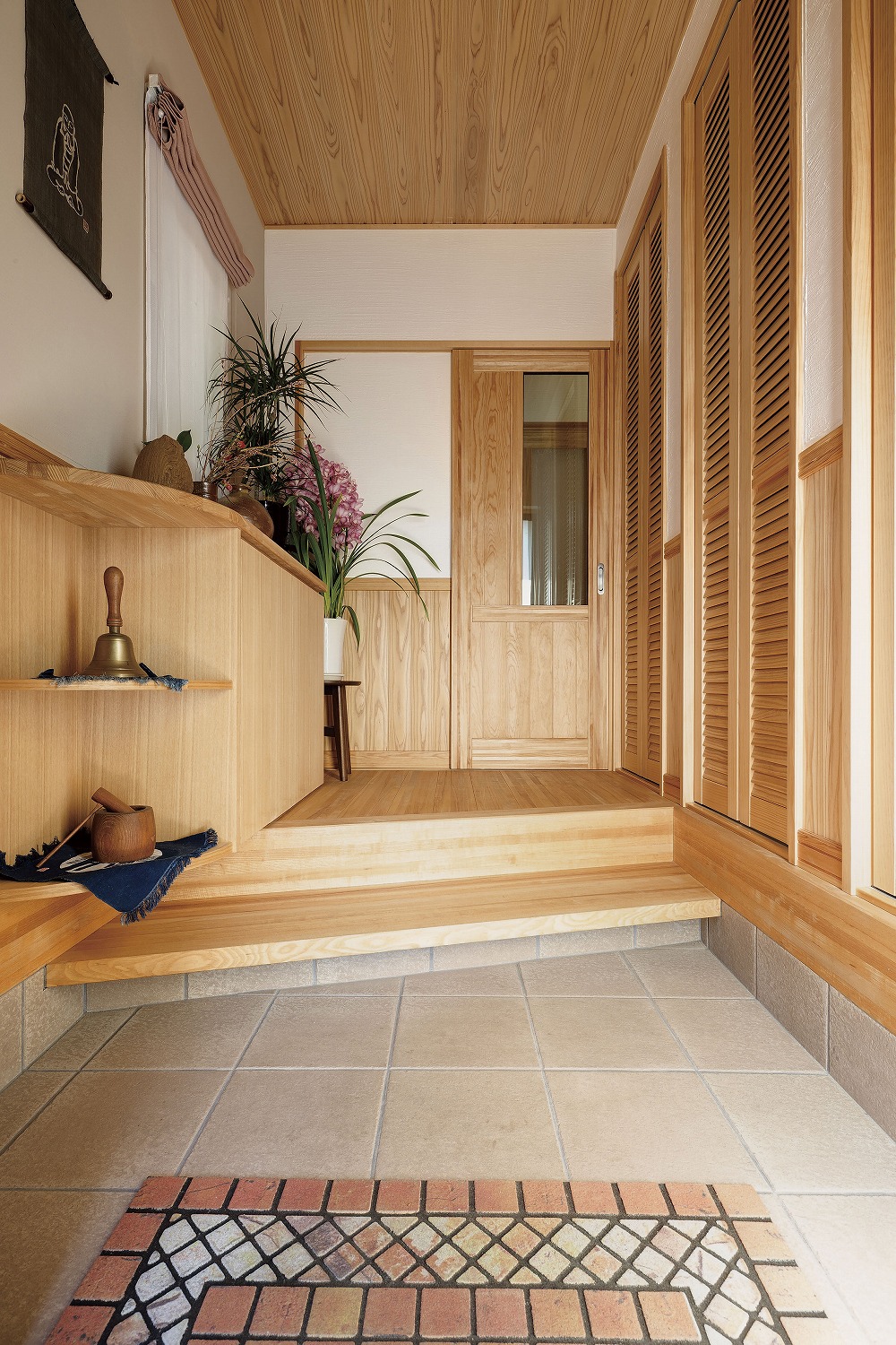 自在鉤と網代天井が印象的な、木の温もりに包まれる住まい - photo 7