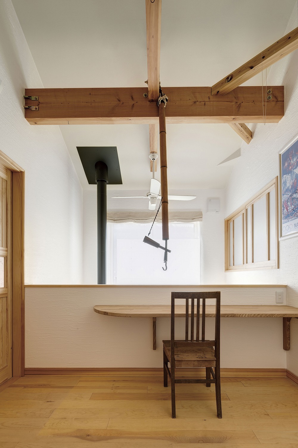 自在鉤と網代天井が印象的な、木の温もりに包まれる住まい - photo 8