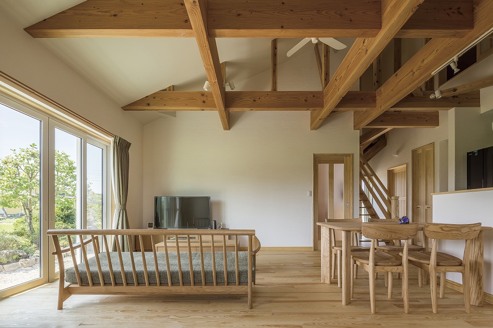 構造美を活かした、環境に配慮したナチュラル住宅 - photo 3