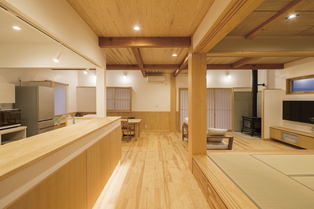 ロフトとワークスペースを備えた、多世代が過ごせる住まい - photo 3