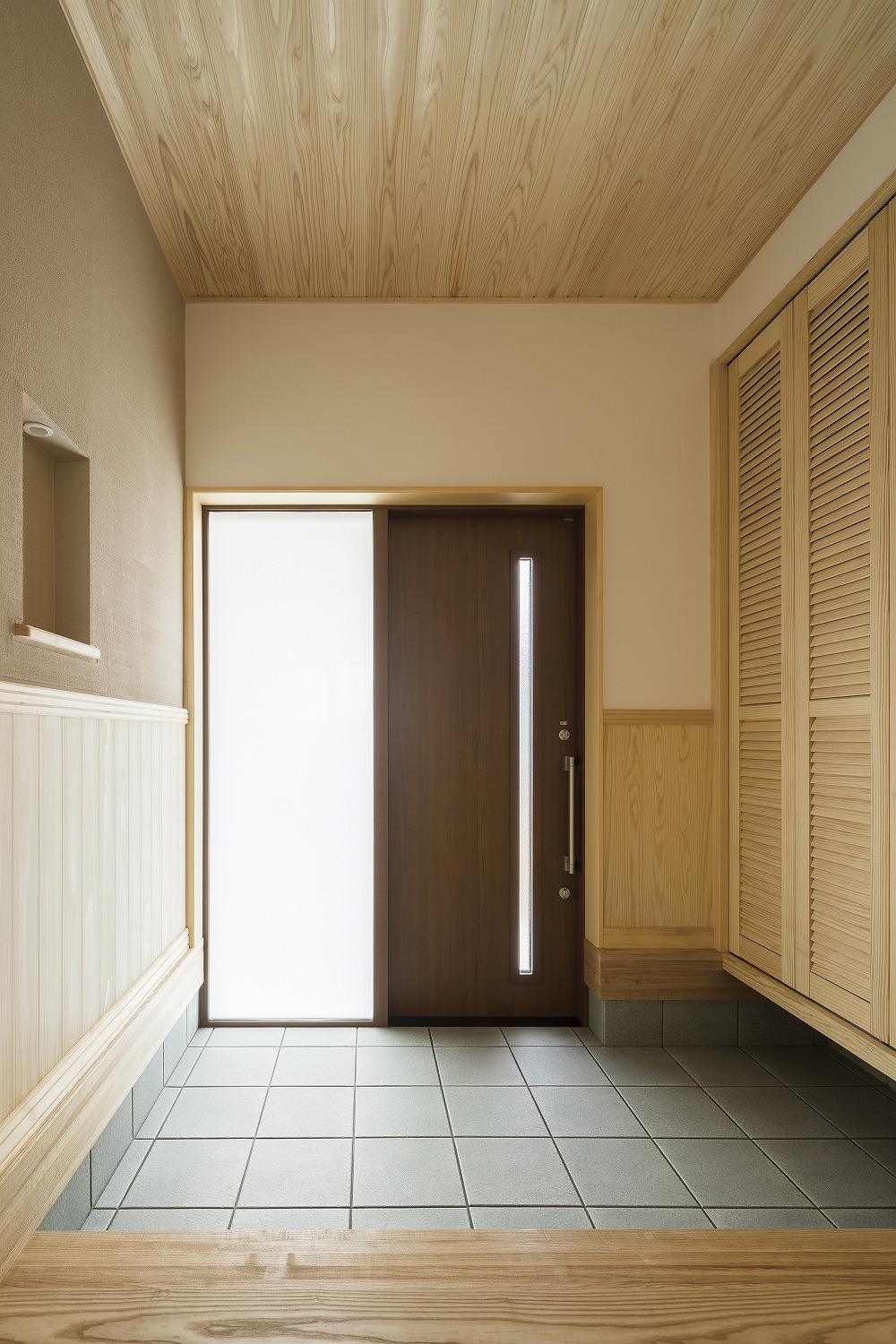 セージグリーンの壁とすだれ天井が印象的な和室のある住まい - photo 7