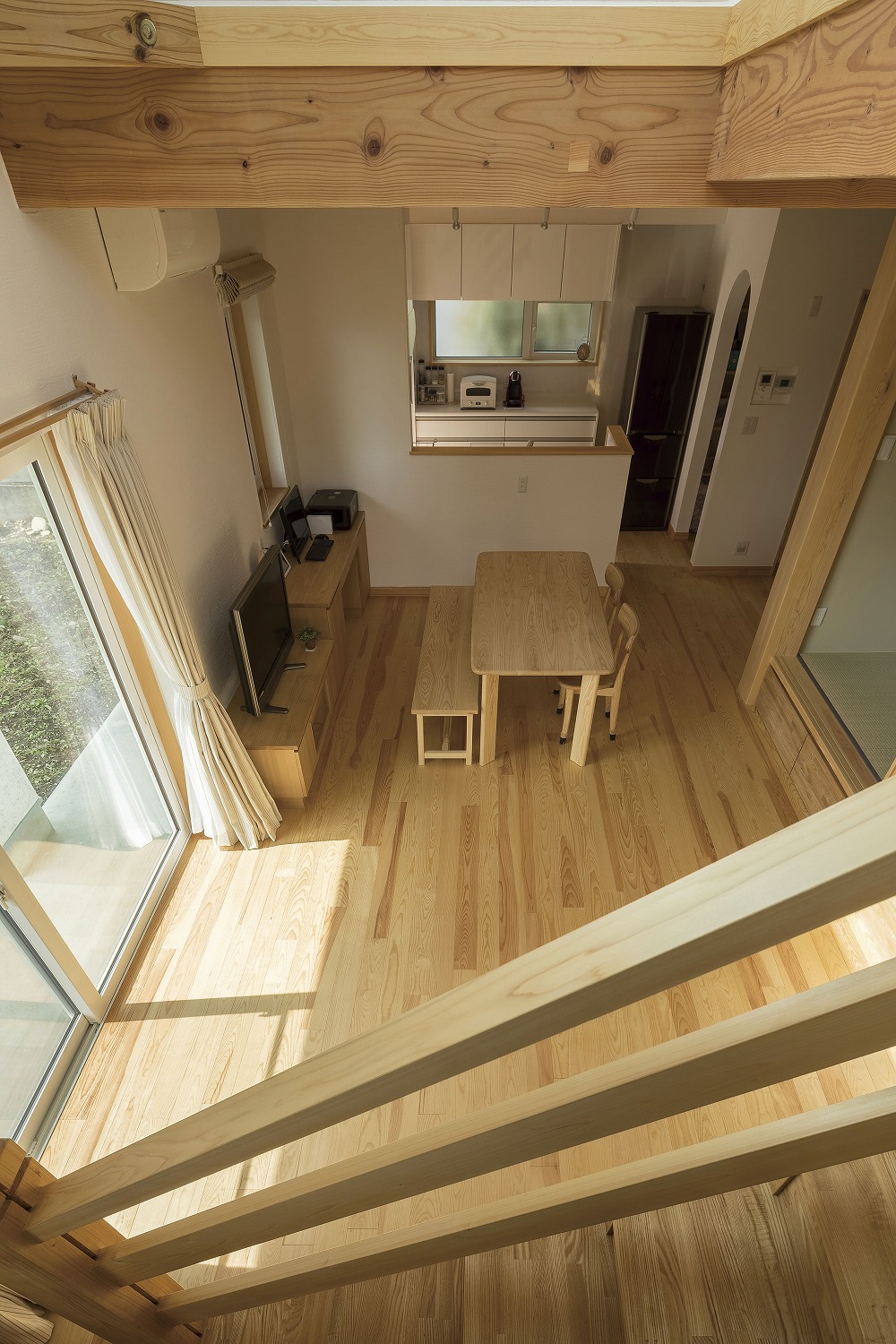 ラウンジチェアとワークスペースが一体となった多機能LDKの家 - photo 6