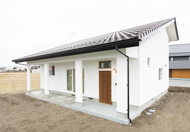 腰高の木製パーティションで仕切る、開放的なダイニングキッチン - photo 12