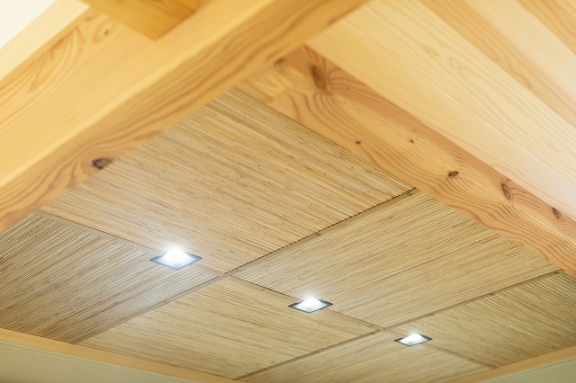 腰高の木製パーティションで仕切る、開放的なダイニングキッチン - photo 13