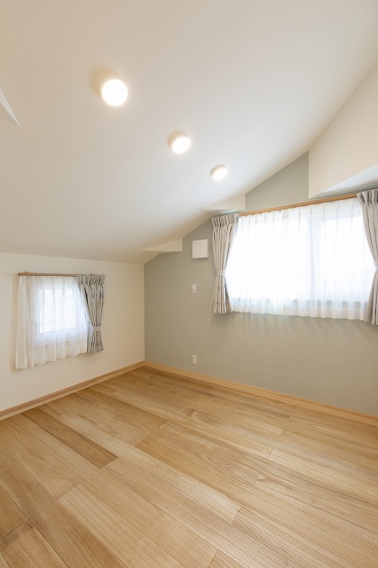 自然素材の力で快適性を実現 ─ 無垢材・漆喰・畳が調和する家 - photo 10