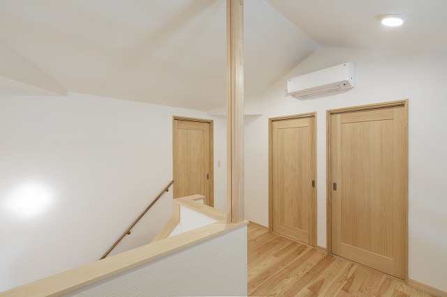 自然素材の力で快適性を実現 ─ 無垢材・漆喰・畳が調和する家 - photo 11