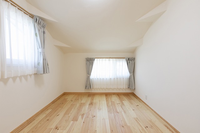 自然素材の力で快適性を実現 ─ 無垢材・漆喰・畳が調和する家 - photo 12