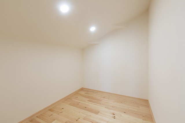 自然素材の力で快適性を実現 ─ 無垢材・漆喰・畳が調和する家 - photo 13