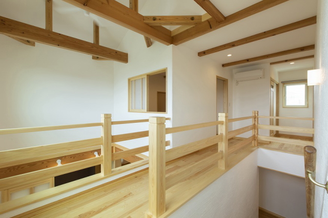 構造美と採光設計が調和する空間の広がりを感じる家 - photo 1