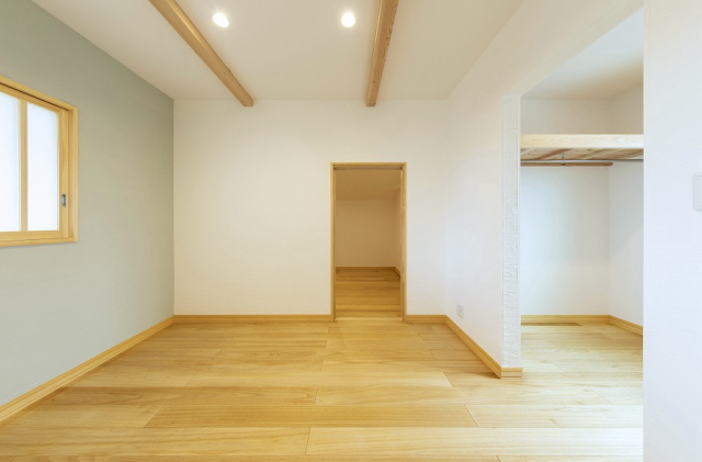 構造美と採光設計が調和する空間の広がりを感じる家 - photo 3