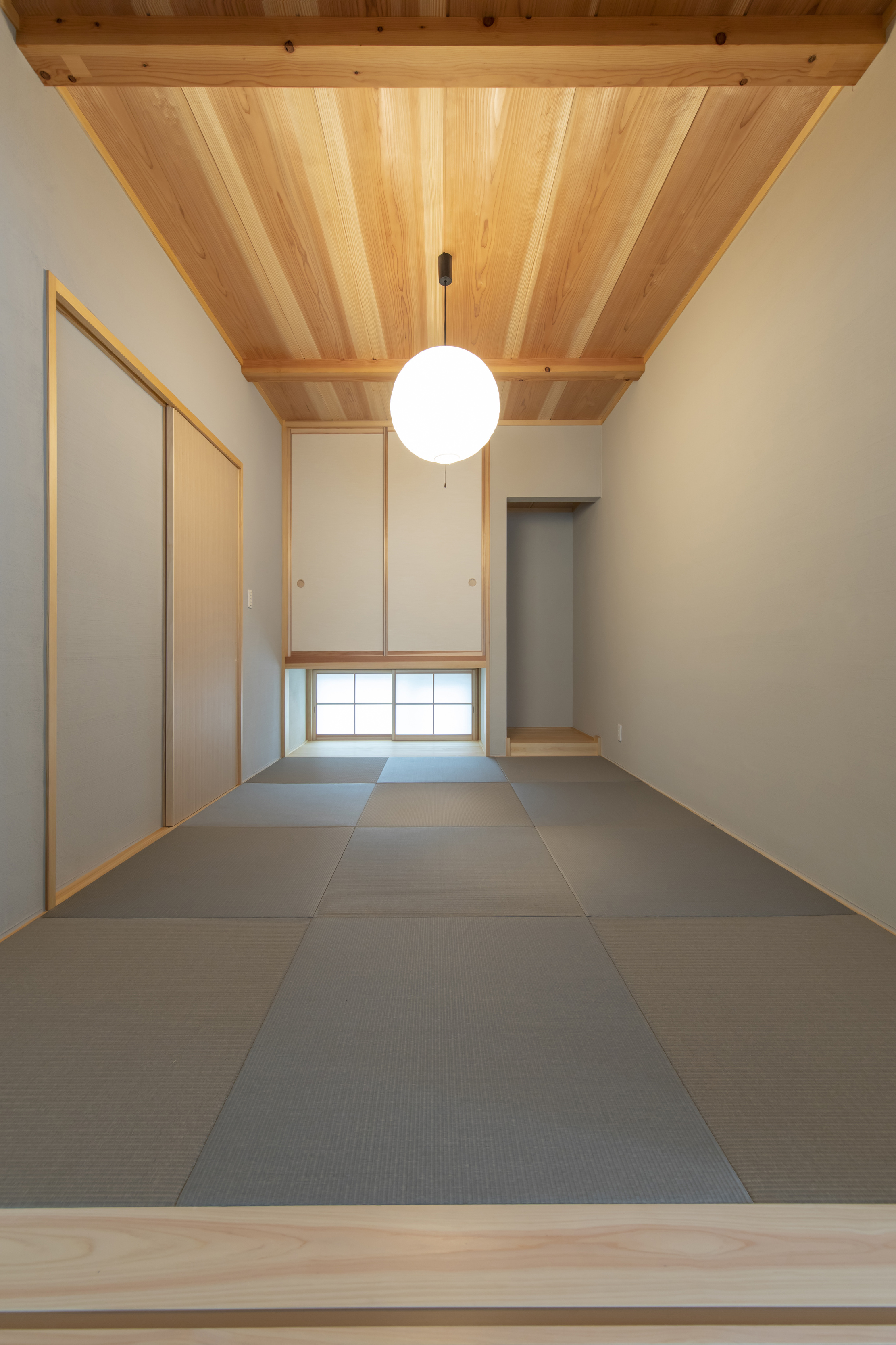 素材のコントラストが美しい個性的なモダン住宅 - photo 2