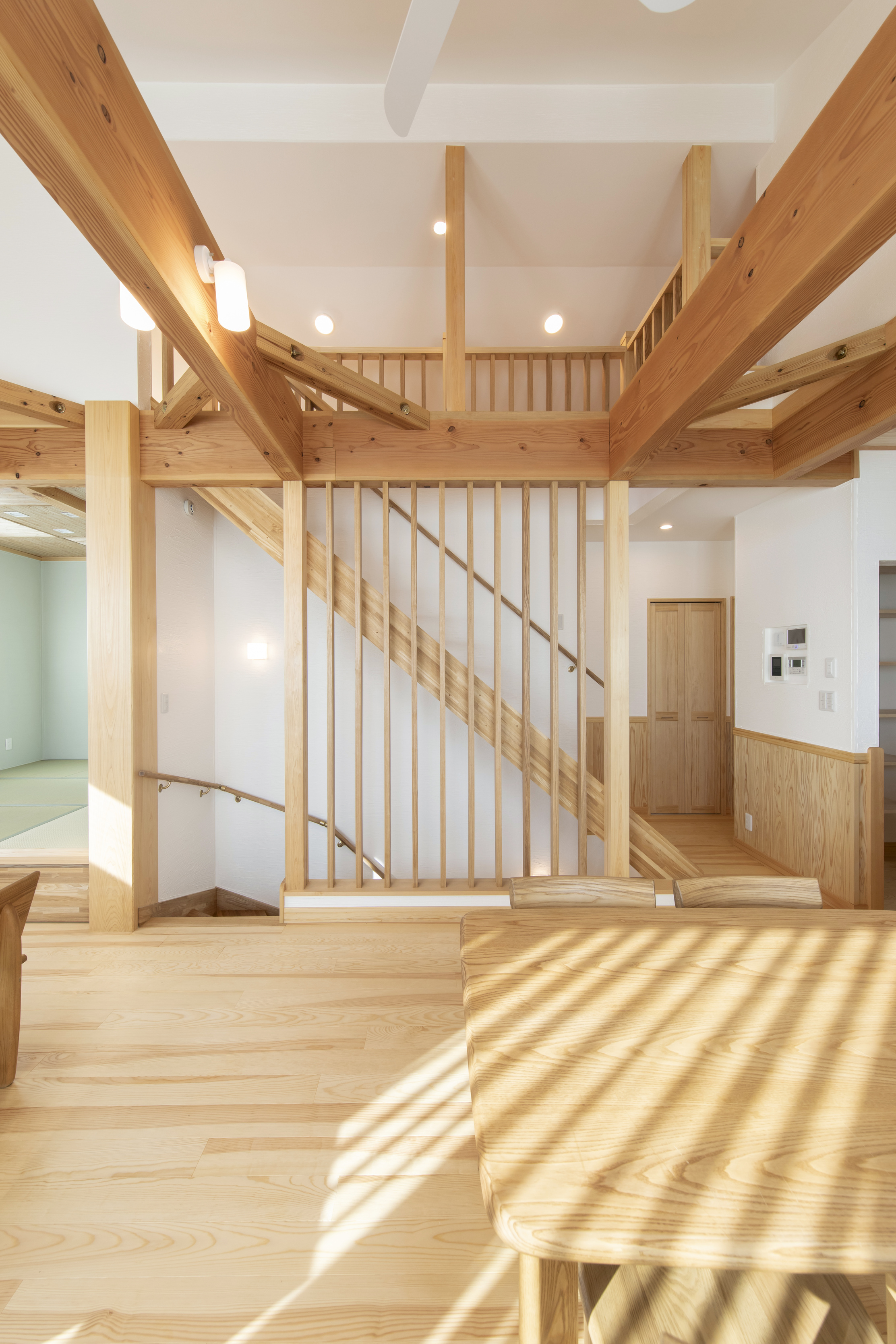 網代天井と小上がりの和室が織りなす伝統とモダンが融合する空間 - photo 9