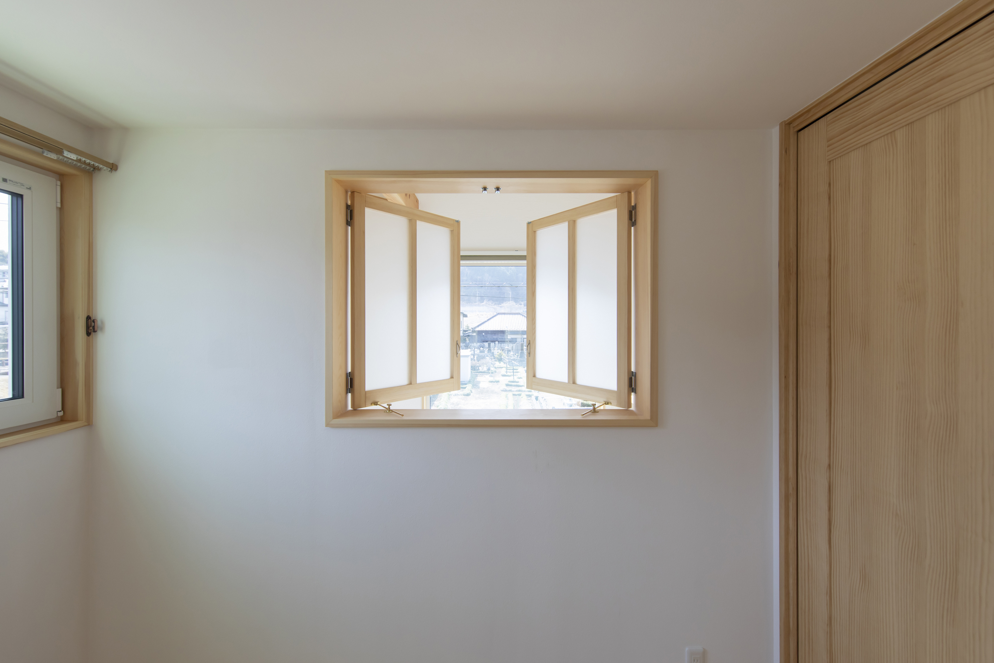 天窓から光が降り注ぐ、家族のための住まい - photo 5