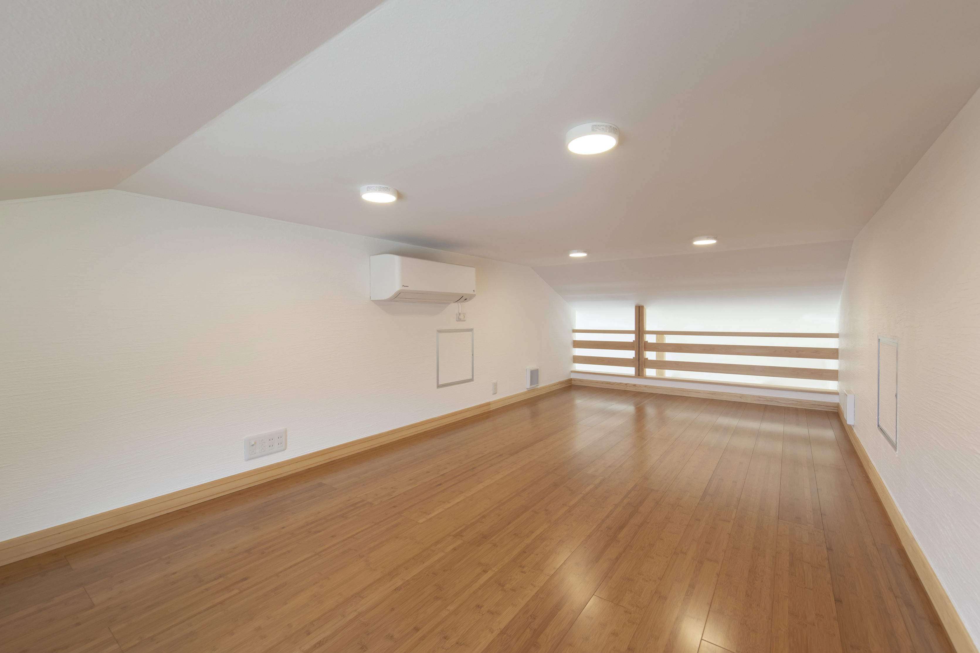 天窓から光が降り注ぐ、家族のための住まい - photo 6