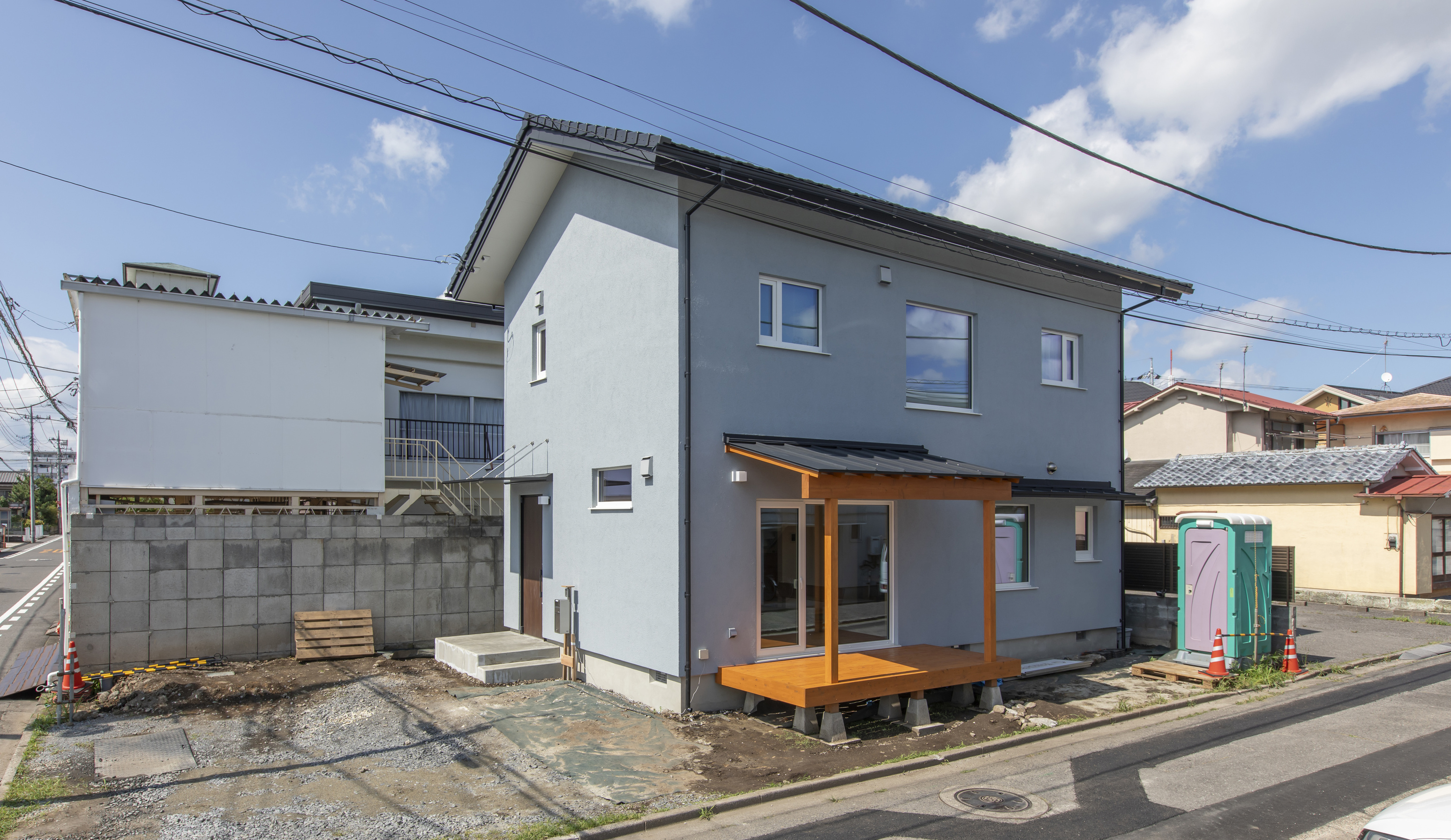 浮遊階段と天窓が生む光と影が織りなす空間の家 - photo 11